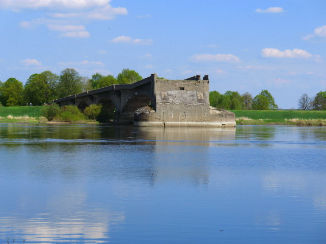 Der Rest von der gesprengten Oderbrücke